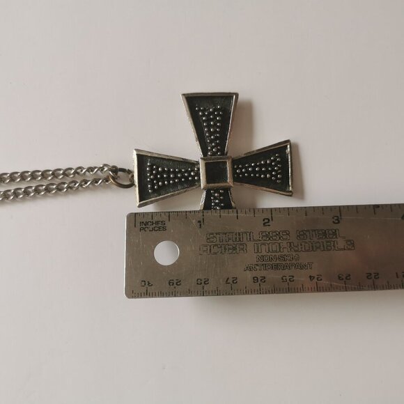 Black Silver Maltese Cross Pendant Necklace Iron Cross Chunky Vintage - Picture 8 of 8